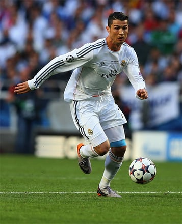 ronaldo-driblar-bola.jpg