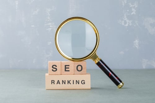 conceptual-seo-analysis-business-with-wooden-blocks-with-words-it-magnifying-glass-side-view-1